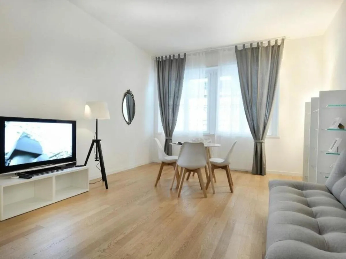 Olmetto By Halldis Milano 0*,  İtalya